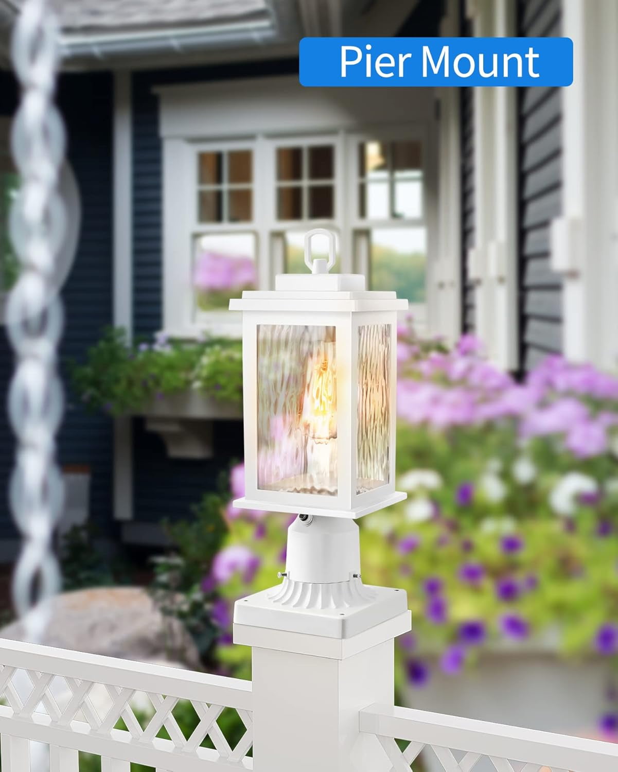 Różne modele lamp z czujnikami zmierzchu ułożone na stole sprzedażowym